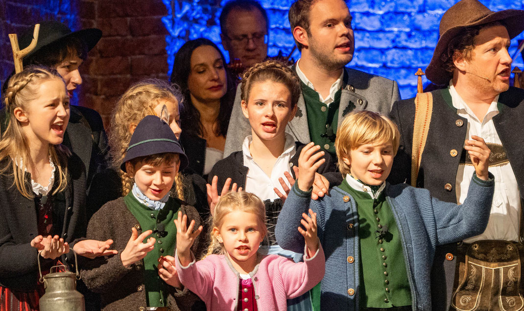 Bariton Anton Weinmann, Schauspieler Roland Schreglmann mit Engelsstimmen Kinder- und Jungsolisten als Hirtenkinder 2025