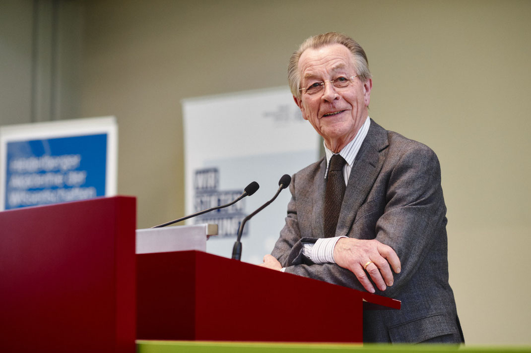 Speaker at the lectern during a scientific event, captured as part of the event photography.