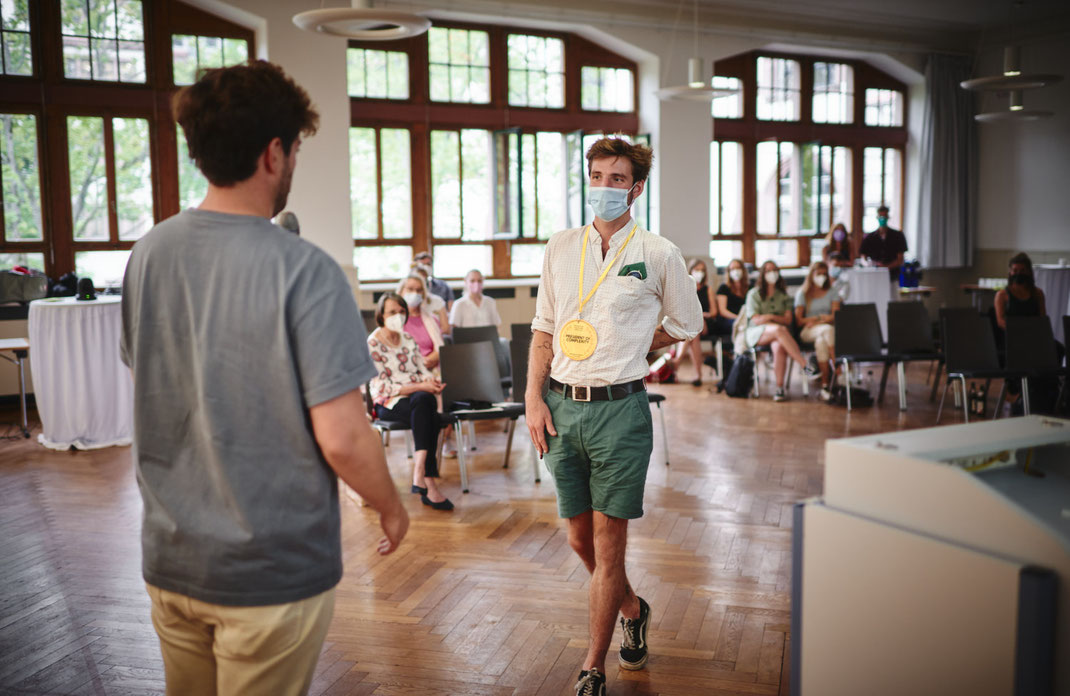 Heidelberg University of Education: Award ceremony at a science slam, captured during the event.