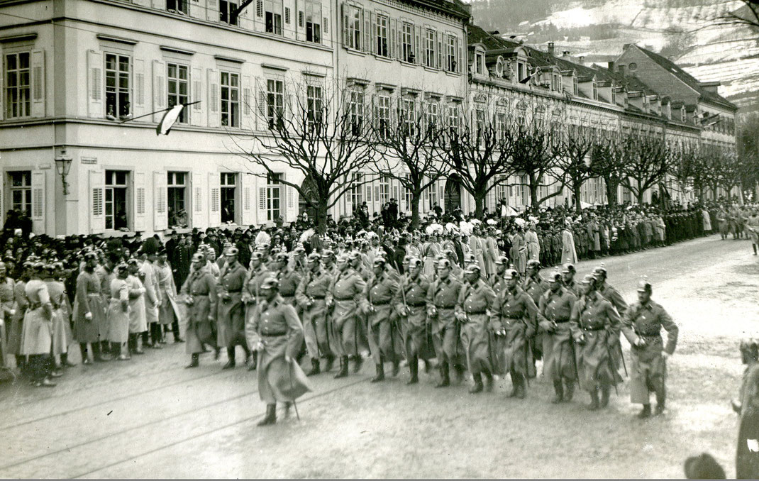 Parade am Holzmarkt (Bild: Archiv Oehler)