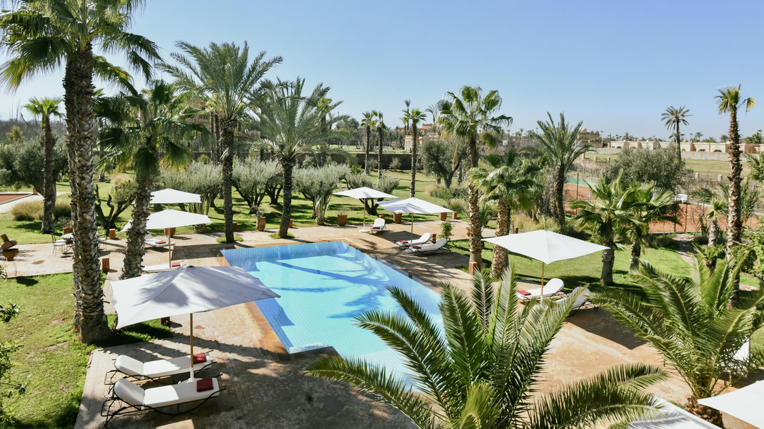Location villa 5 chambres Marrakech palmeraie à partir de 975€ la nuit · Tennis privé · Piscine chauffée · Hammam · Personnel inclus