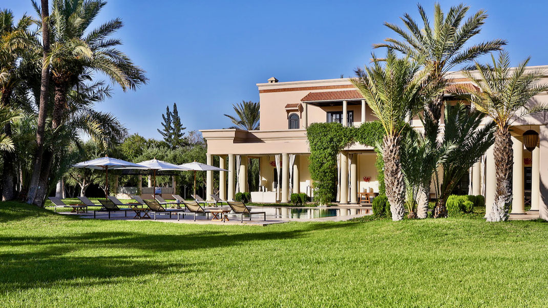 Location villa d'exception à Marrakech avec 6 suites située dans la Palmeraie avec Spa et tennis privé