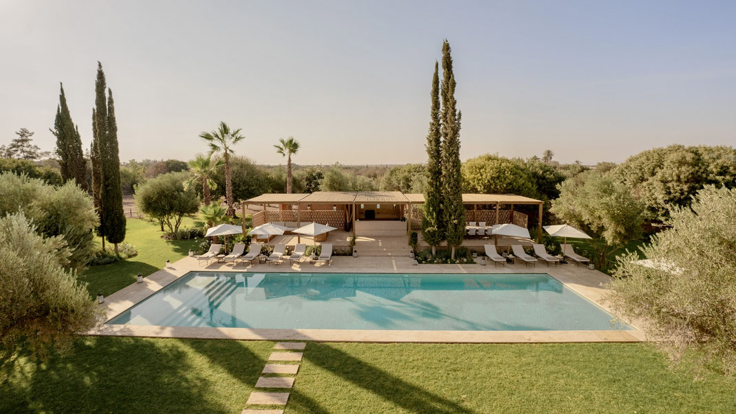 Location Villa Marrakech avec 9 chambres à partir de 3250€ la nuit · Piscine chauffée · Spa · Padel · Haras · Personnel inclus