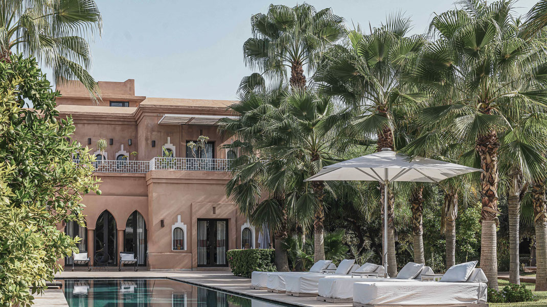 Location Villa 6 chambres à Marrakech à partir de 1260€ la nuit · Piscine chauffée · Spa · Personnel inclus