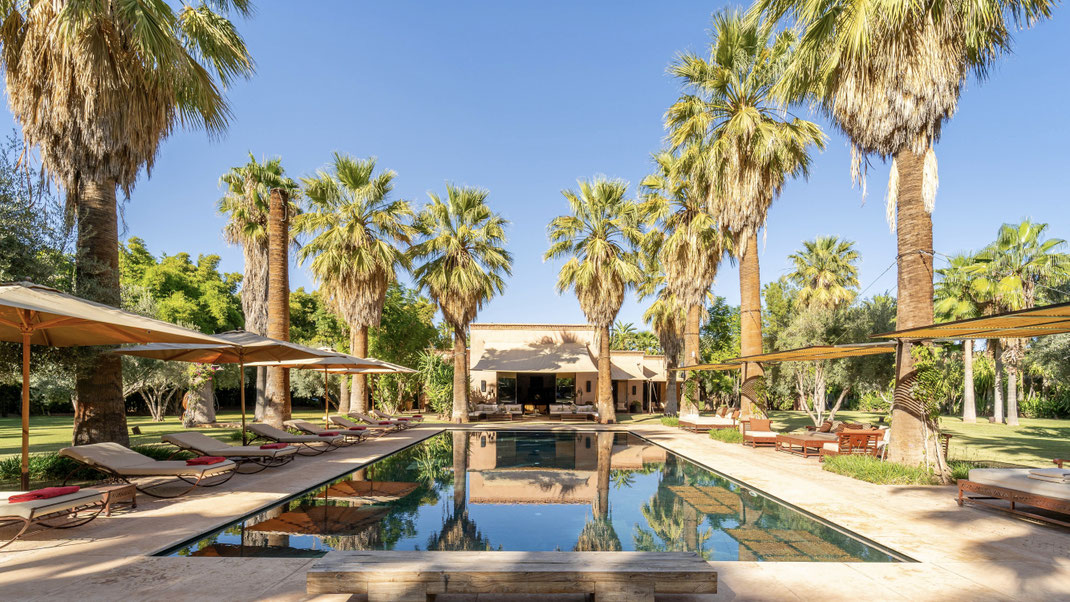 Location Villa 15 chambres à Marrakech à partir de 3450€ la nuit · Piscine chauffée · Spa · Fitness · personnel inclus