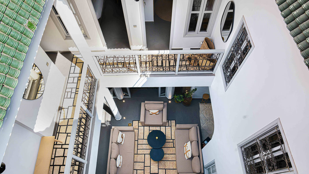 Location Riad 4 chambres à partir de 600€ la nuit · Terrasse · Bassin · Personnel
