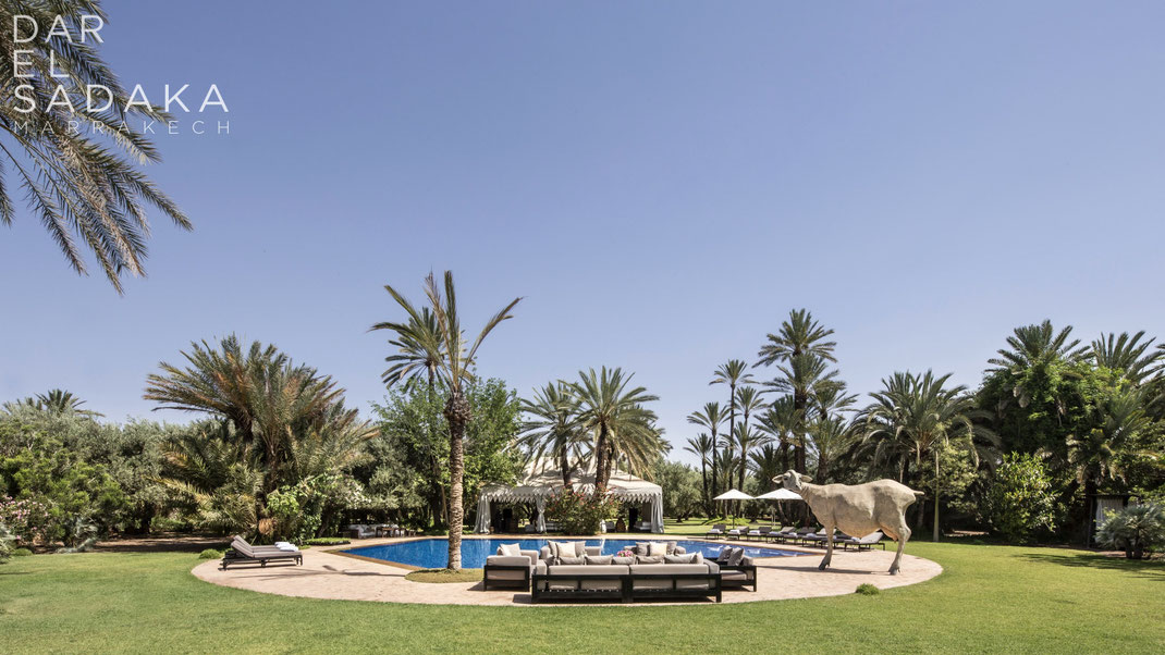 Location Villa 10 chambres Palmeraie Marrakech à partir de 5550€ la nuit · Piscine chauffée · Tennis privé · Hammam
