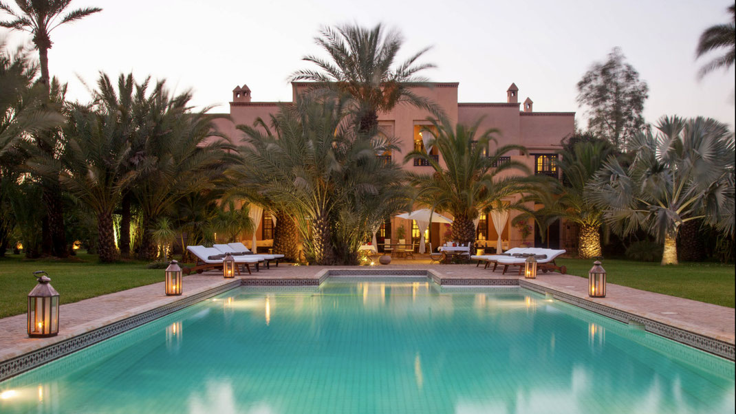 Location Villa Palmeraie 17 chambres à partir de 3500€ la nuit · Piscine chauffée · service hôtelier