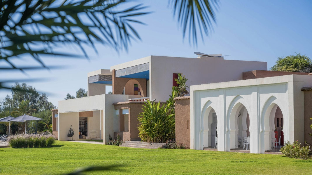 Propriété à Marrakech avec 21 chambres à partir de 6270€ la nuit · 3 piscines · Spa · Tennis privé · Service hôtelier