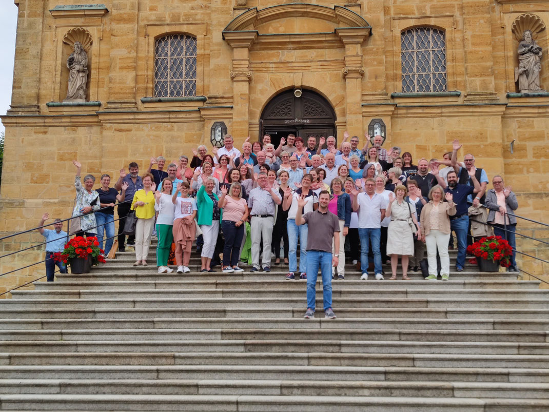 Juli 2022 - Gemeinsam mit dem Familienchor Klangfarben und den Kirchenchören aus Schmidmühlen und Rieden gestaltete der gemischte Chor Gesangverein Alfeld einen Gottesdienst in der Wallfahrtskirche Maria Hilf in Amberg.