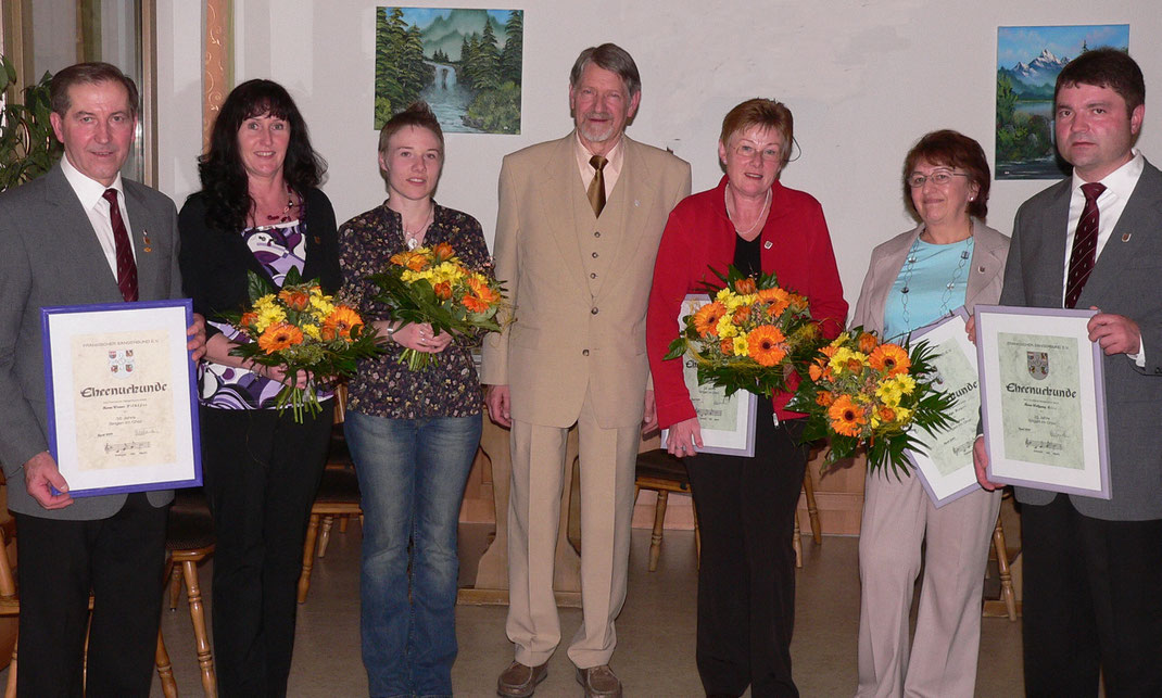 v.l. Werner Pilhöfer, Monika Milek, Andrea Hubl, Kreischorleiter Friedhelm Treiber, Marianne Hubl, Helga Hager und 1. Vorsitzender Wolfgang Blos