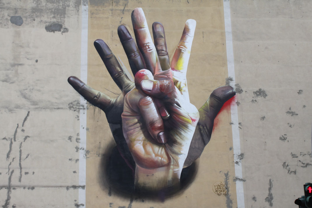 Under the hand, Case, Mitte.