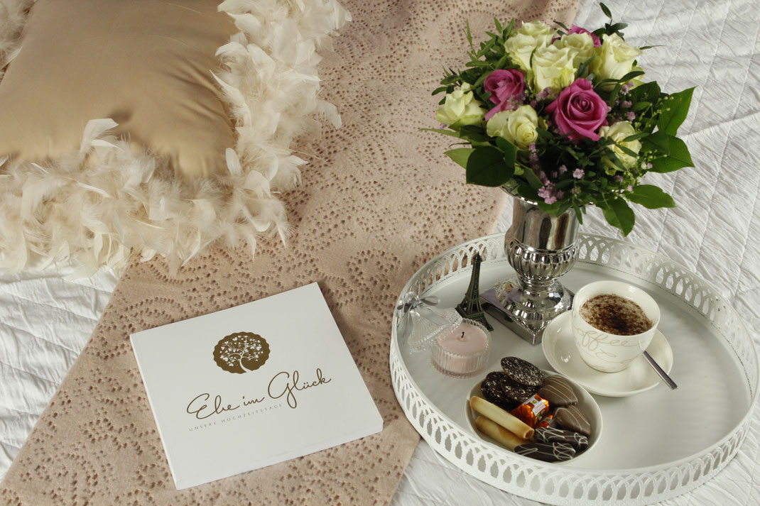Freie Trauung PhilosophyLove Hochzeitsredner Hochzeitsblog Location Hochzeitslocation Düsseldorf NRW Flitterwochen Hochzeitstorten Hochzeitsmesse Hochzeitsdekoration Dekoration DIY Hochzeit Candybar EheimGlück Weddingplaner