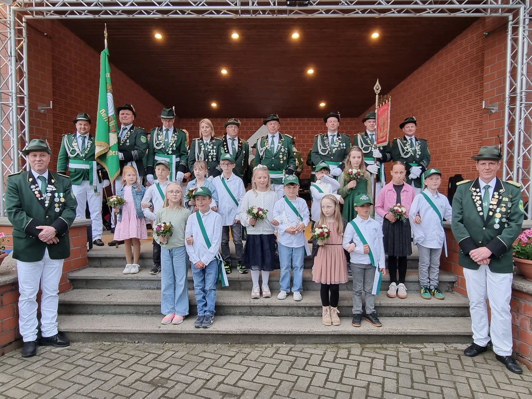Unser aktueller Kinderthron mit unserem Kinderkönig Henri Kajtazovic