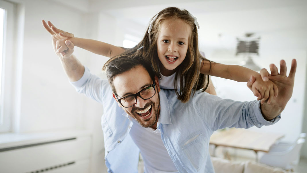 Père et fille heureux