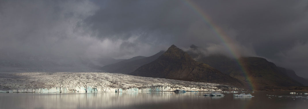 Glacier Lagoon with Floating Ice and a Rainbow, Fjallsarlon, Austurland, Iceland, 3000x1064px