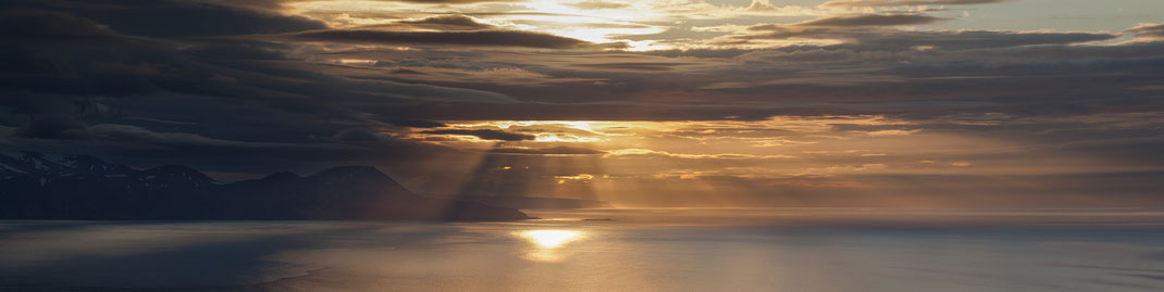 Midnight Sun and Light Rays at the East Iceland Coast, North Atlantic Ocean, Panorama, 3000x753px