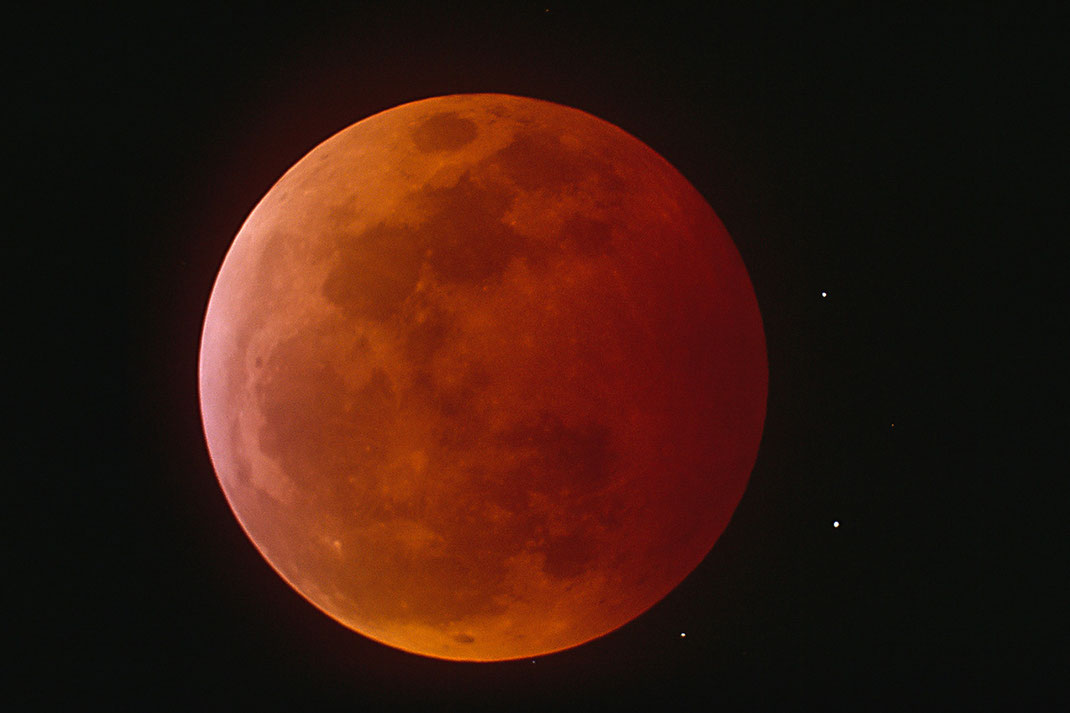 Total Lunar Eclipse with Stars, Meade LX 200 Telescope, Compressor, Scan from Slide Film, Kodak Elite Chrome, 1280x853px