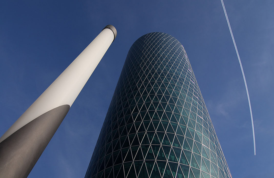 Westhafen Tower, a Lamp and a Plane Trail, Modern Architecture, Blue Sky, Frankfurt, Germany, 1280x831px