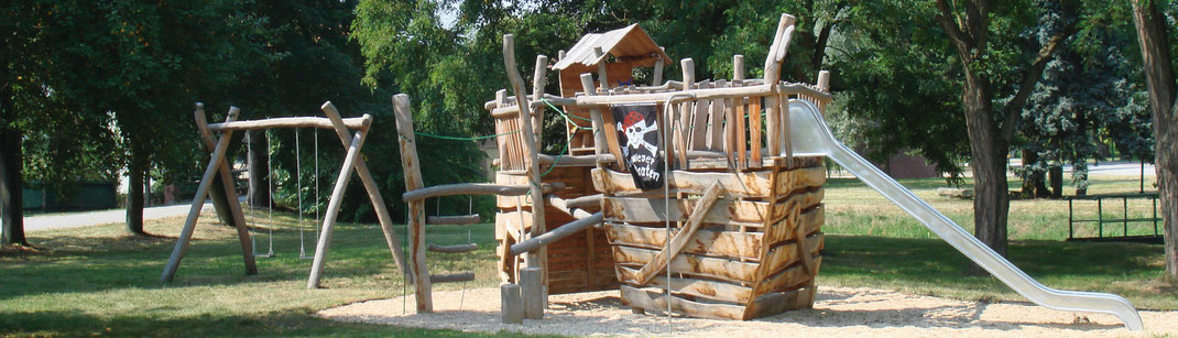 Spielplatz vor dem Haus