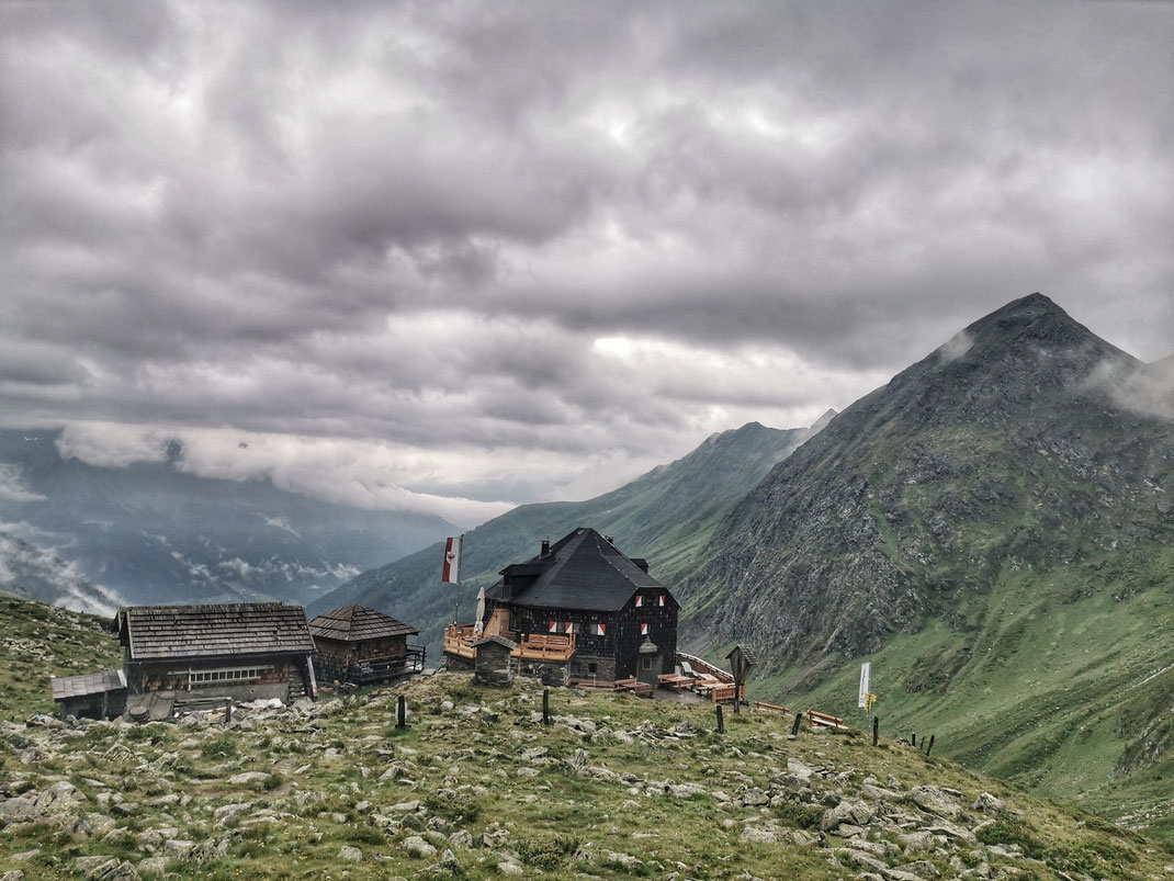 Die gemütliche Lasörlinghütte auf 2.350m