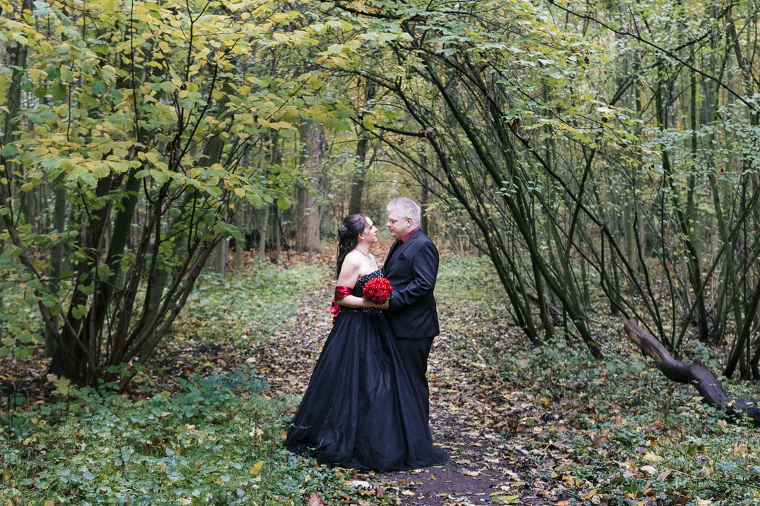 Hochzeit in scharzem Brautkleid, Kaisergarten Oberhausen