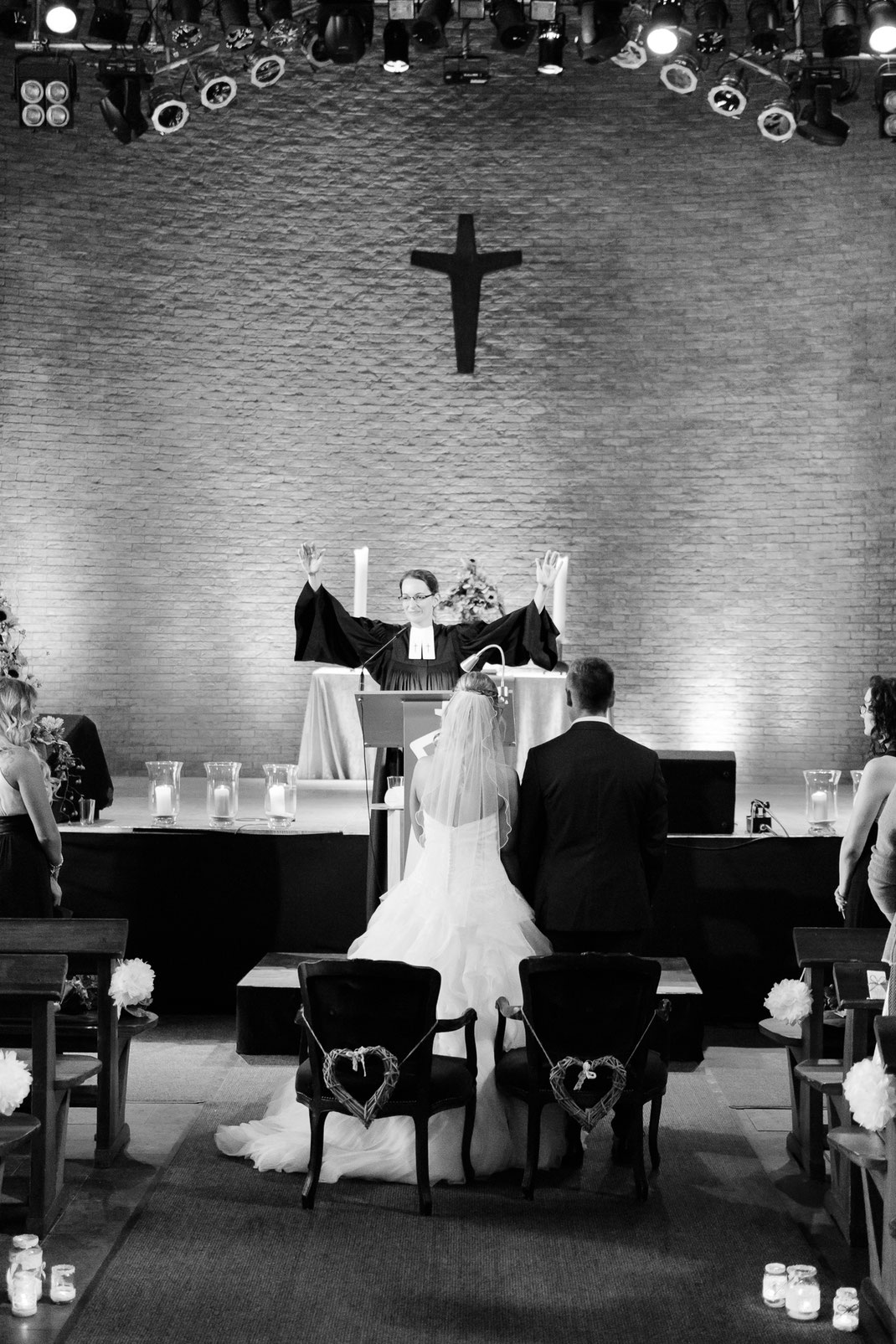 Hochzeitsgottesdienst in der Apo Tackenberg - Segen von Vikarin Janina Roth