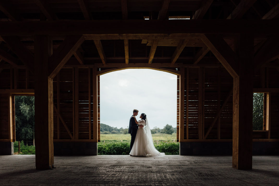 Hochzeitsfotograf macht Bilder beim Shooting