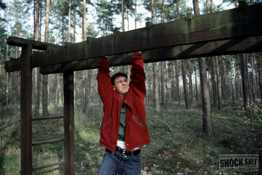 Im Wald unterwegs, das Klappmesser immer in der Hosentasche