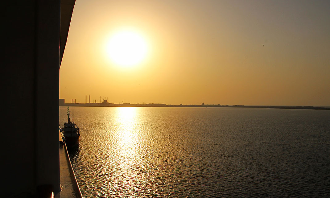 Sonnenuntergang vom Schiff aus