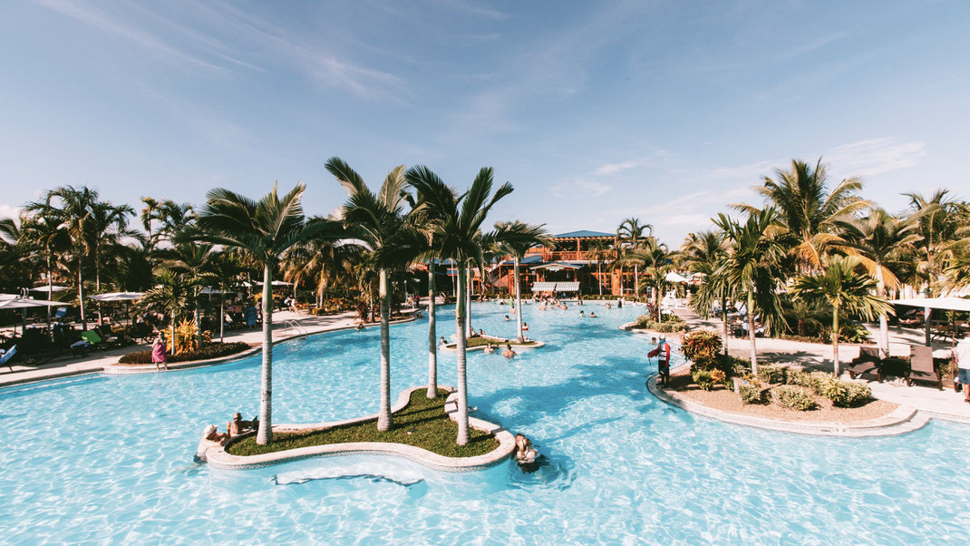 Der Süsswasserpool auf Harvest Caye von Norwegian Cruise Line
