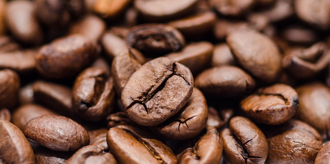 Kaffeebohnen, Kaffee in gemütlicher Atmosphäre - Rohrer Dorfstüberl