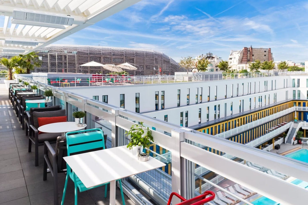 Das Up and down Windschutz System auf einer Dachterrasse an einem Hotel