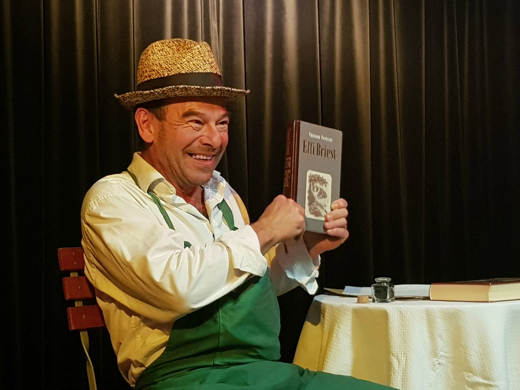 Voll der Fontane - Thomas Kornmann als Herr von Ribbeck Foto: BerlinsBeste