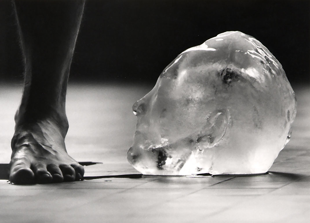 franticek-klossner-contemporary-art-performance-body-melts-head