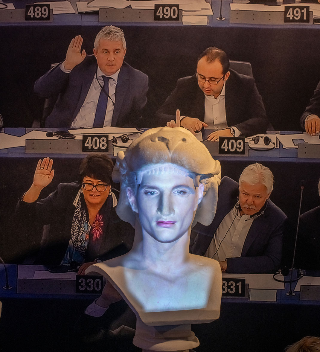 franticek-klossner-videoarte-sculture-parlanti-al-parlamento-europeo