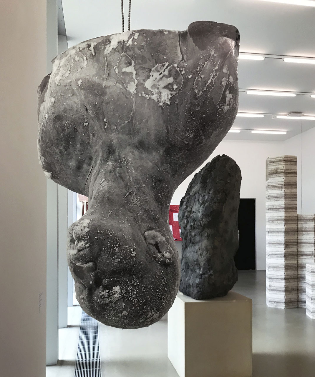 the-human-body-in-contemporary-art-performative-sculpture-franticek-klossner-swiss-sculpture-aargauer-kunsthaus