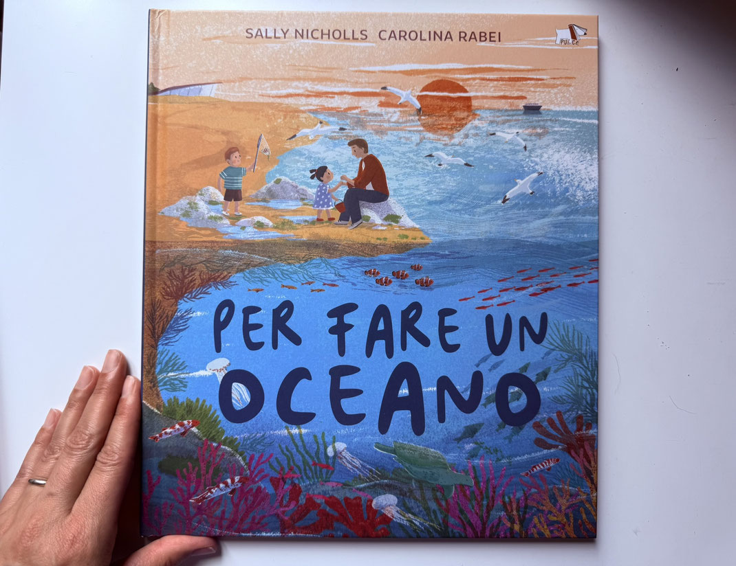 Copertina dell’albo illustrato di Sally Nicholls e Carolina Rabei "Per fare un oceano"