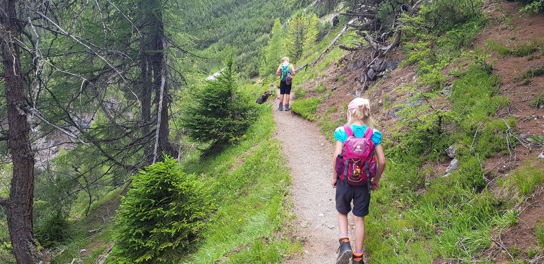 Wanderweg von Zernez zur Chamanna Cluozza Hütte
