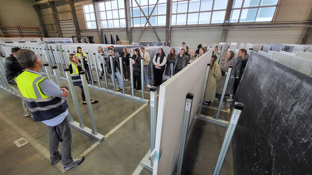 Medžiagų pristatymas studentams Cosentino Baltic sandėlyje