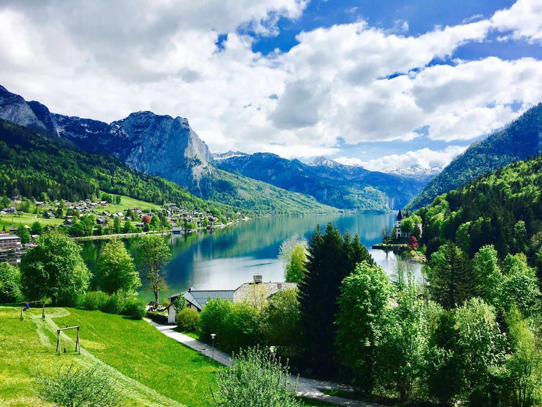 Grundlsee mit Bergkulisse im Salzkammergut – Natur & See am steirischen Meer