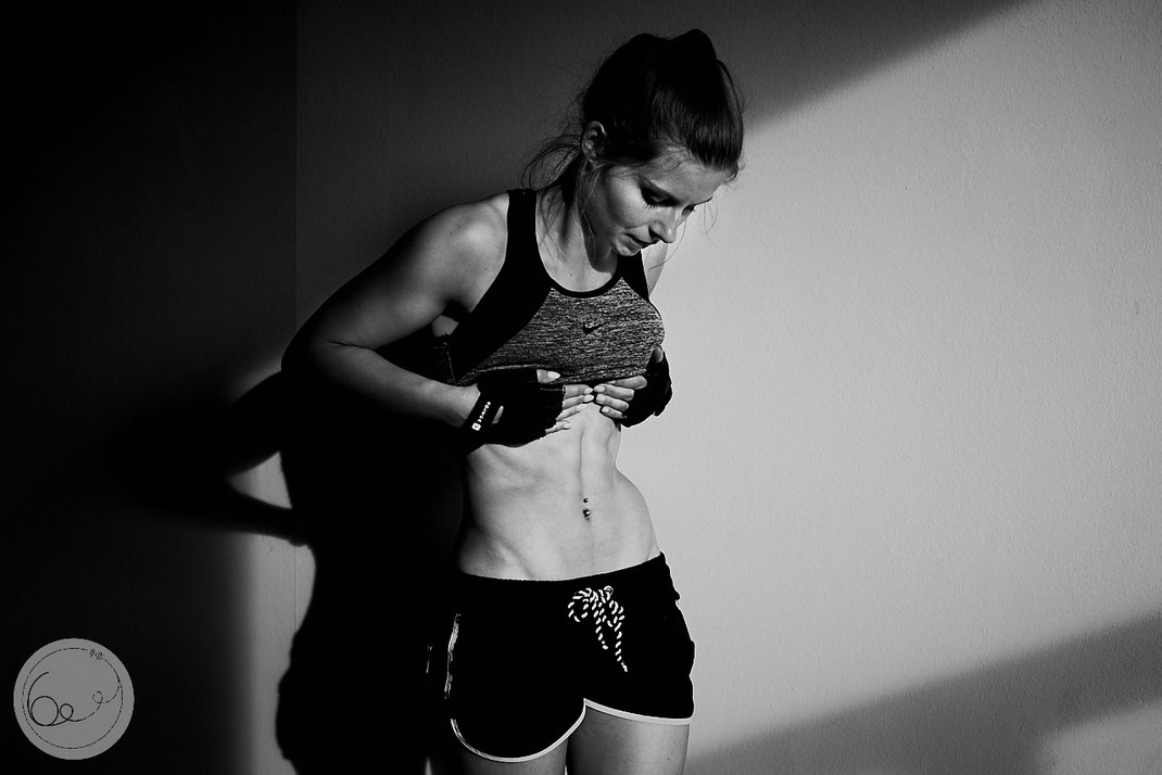 Fitness-Muskeln-Frau-Body-Portait