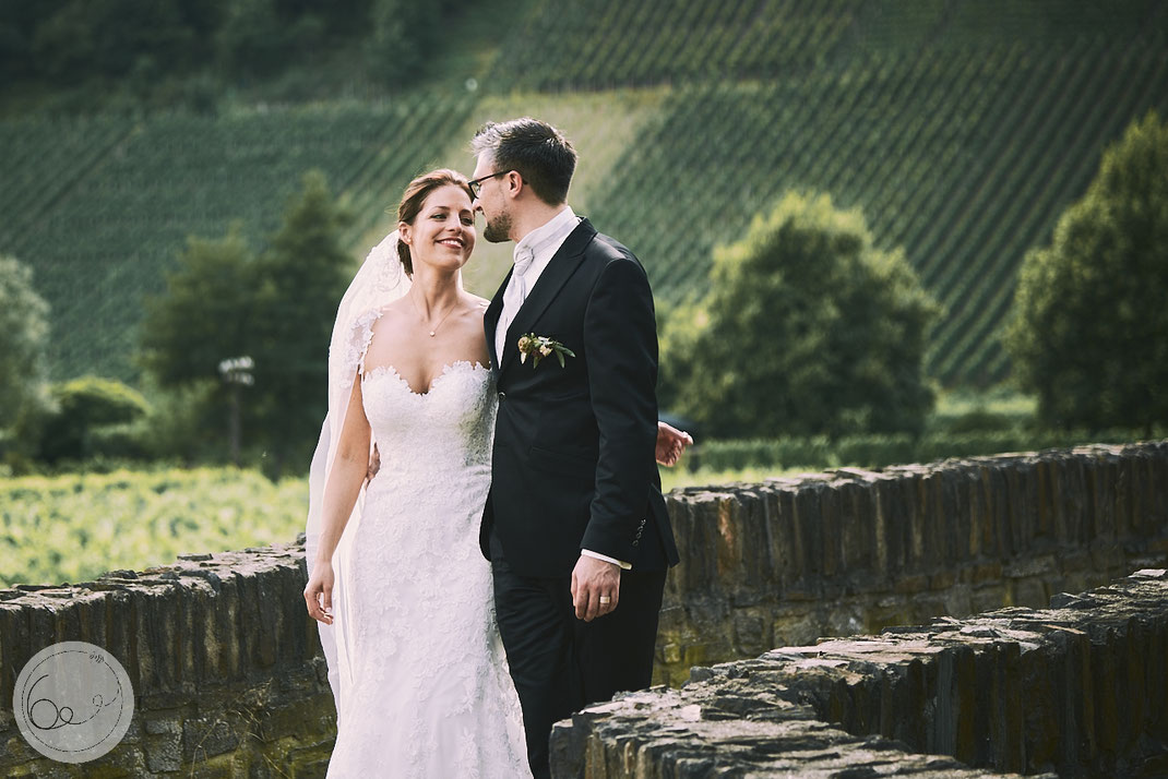 Hochzeit-freie Trauung-Weinberge-Sonne-Paarshooting