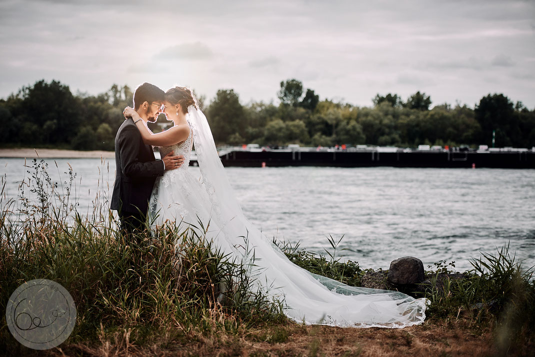 Hochzeit-Brautpaar-Rhein-Sonnenschein-Glück