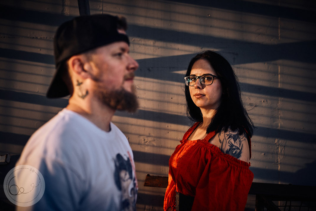 Portrait-lifestyle-Paarfotografie-Liebespaar-Sonnenuntergang