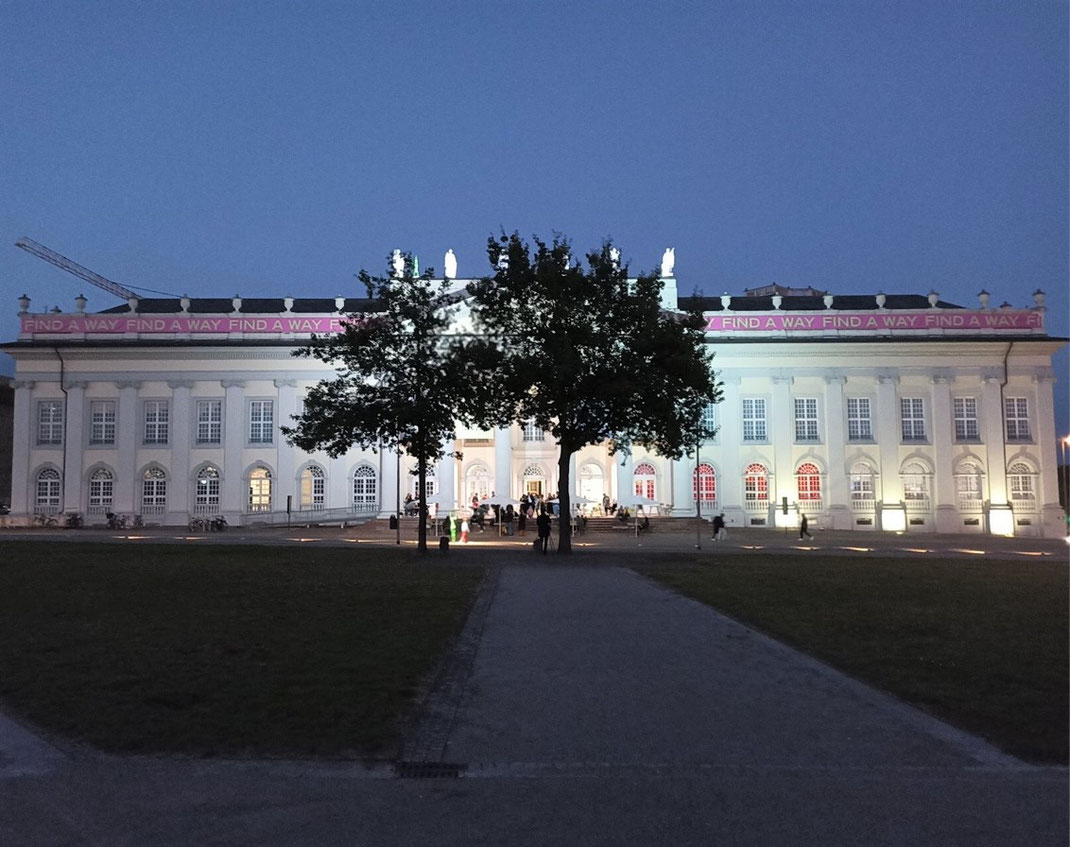 FRIDERICANUM Kassel mit der 1. und 7.000. Beuys-Eiche (Foto anl. der Herbstkunstfahrt 2021 des Mülheimer Kunstvereins KKRR  , Sitz Ruhrstr. 3 MH