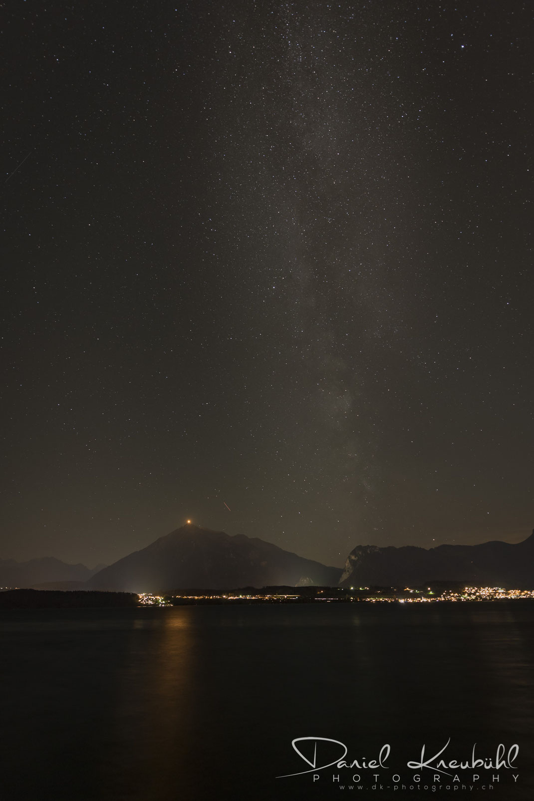 Niesen, Milchstrasse, Milky Way, Thunersee, Berner Oberland, Switzerland, www.dk-photography.ch, Photographer: Daniel Kneubühl