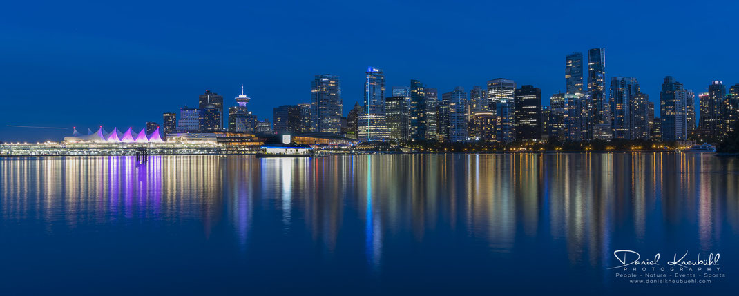Skyline, Vancouver, Night, Downtown, British Columbia, Canada, www.danielkneubuehl.com, Photographer/Fotograf: Daniel Kneubühl