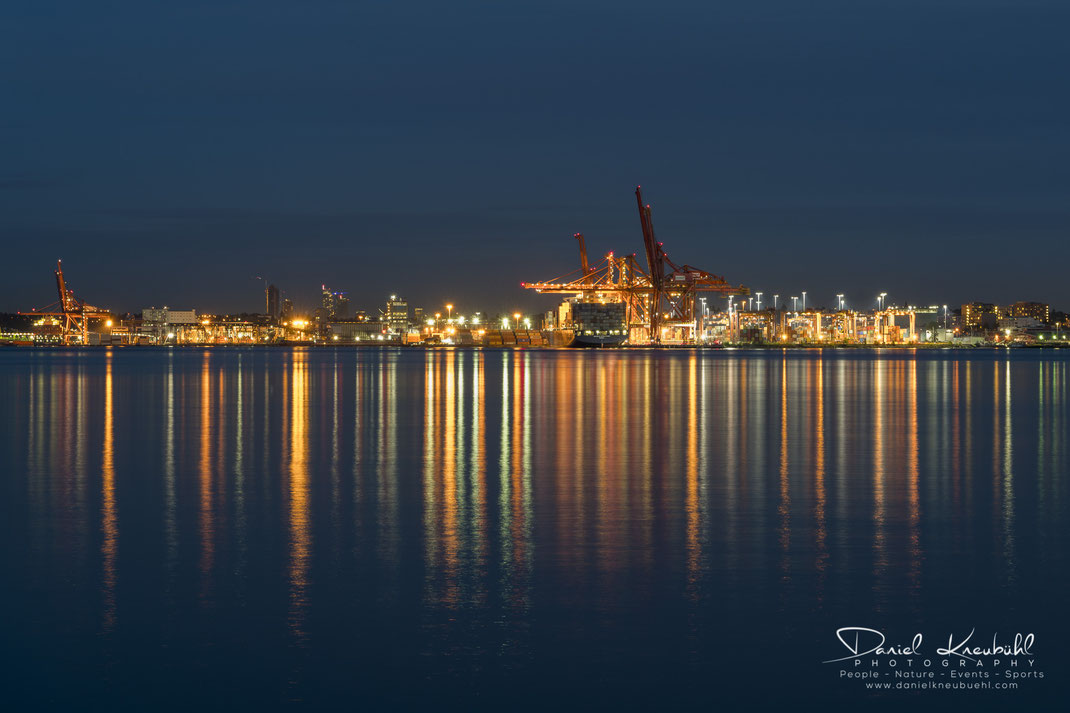Skyline, Vancouver, by night, Container, British Columbia, Canada, www.danielkneubuehl.com, Photographer/Fotograf: Daniel Kneubühl