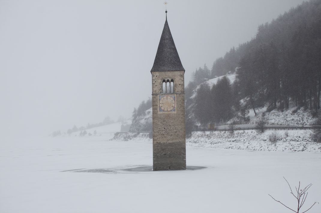 Die versunkene Kirche am Reschenpass